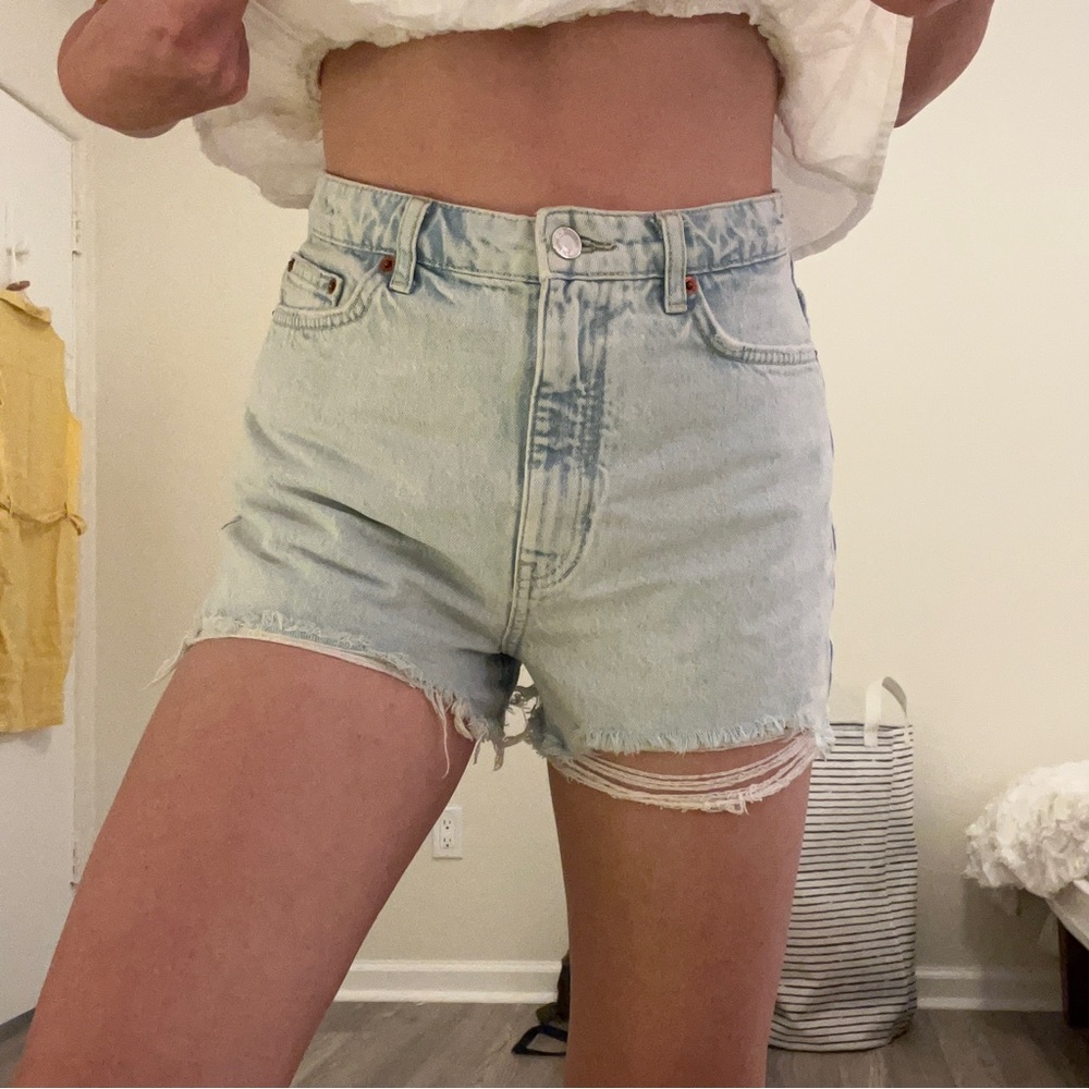 I’m 5’ 5” and 125 lbs; it fits me snugly. Very distressed.